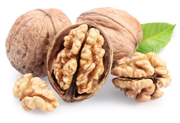 Walnuts strengthen blood vessels and normalize the male hormonal background